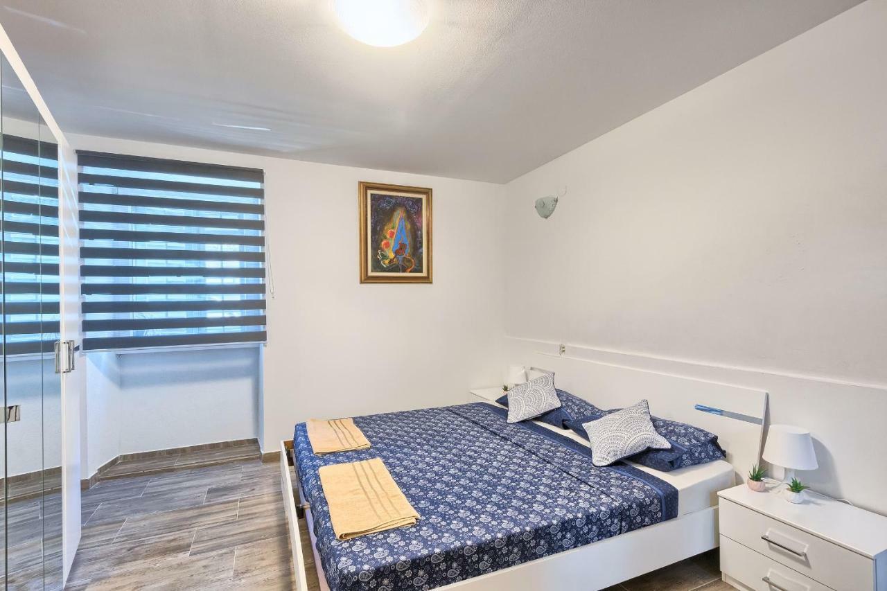 Old Town Apartments In City Center Pula Exterior photo